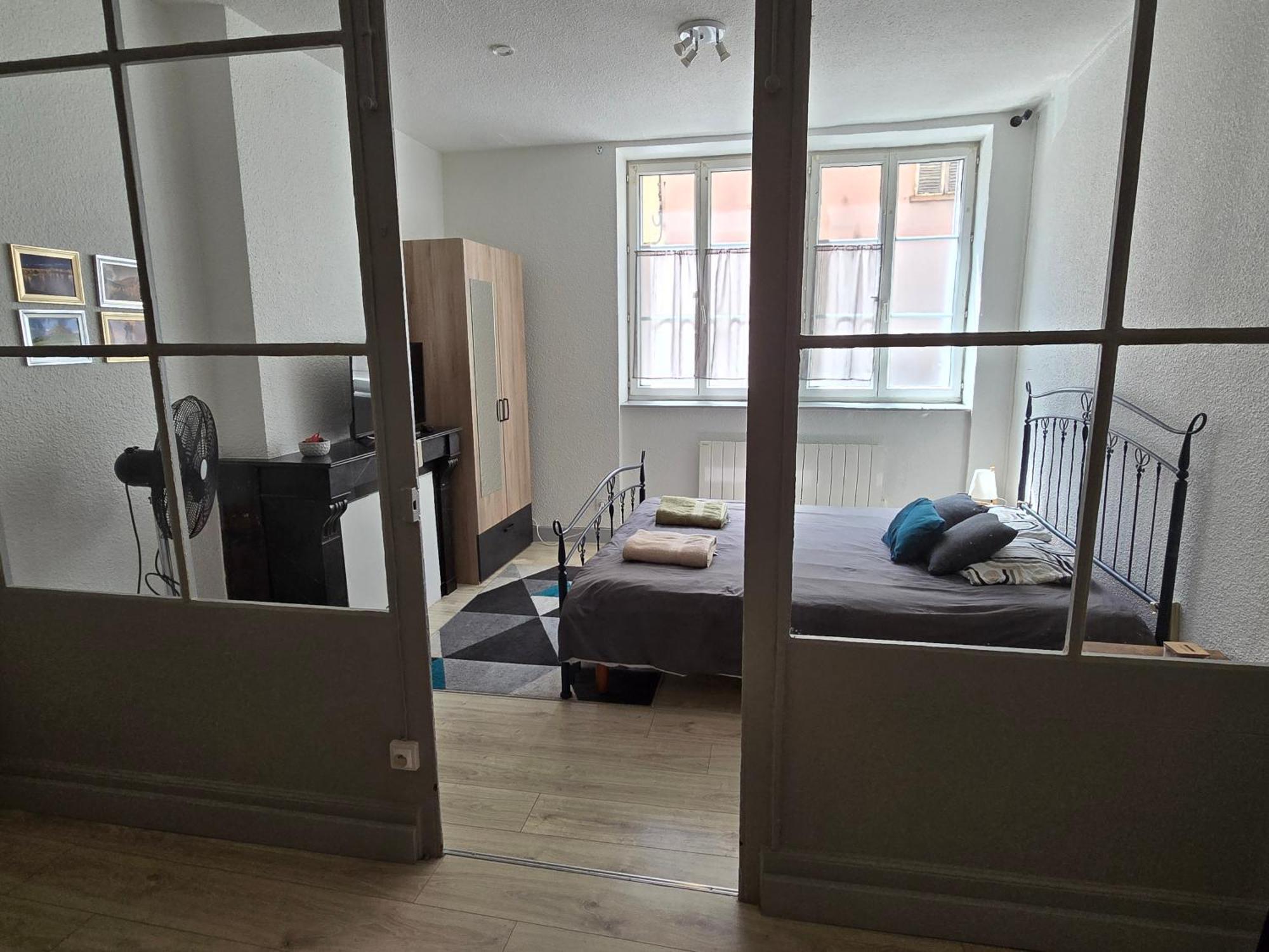 Appartement Au Calme Idealement Place A Macon. Dış mekan fotoğraf